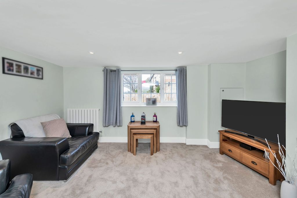 Property photo 3 of 22