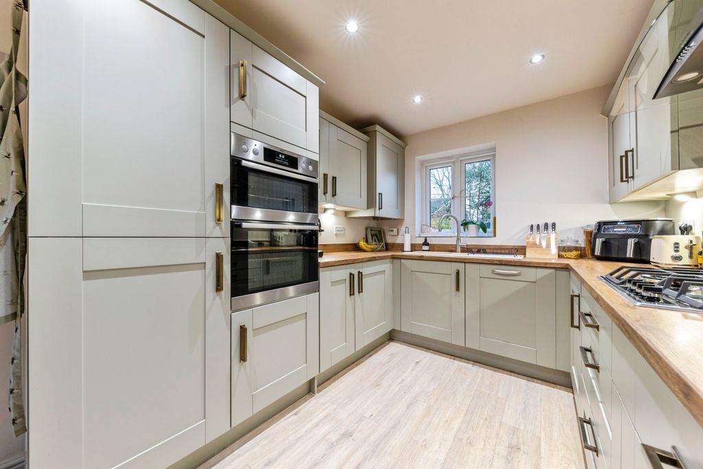 Property photo 3 of 23 8_Oldbridge_Way-18