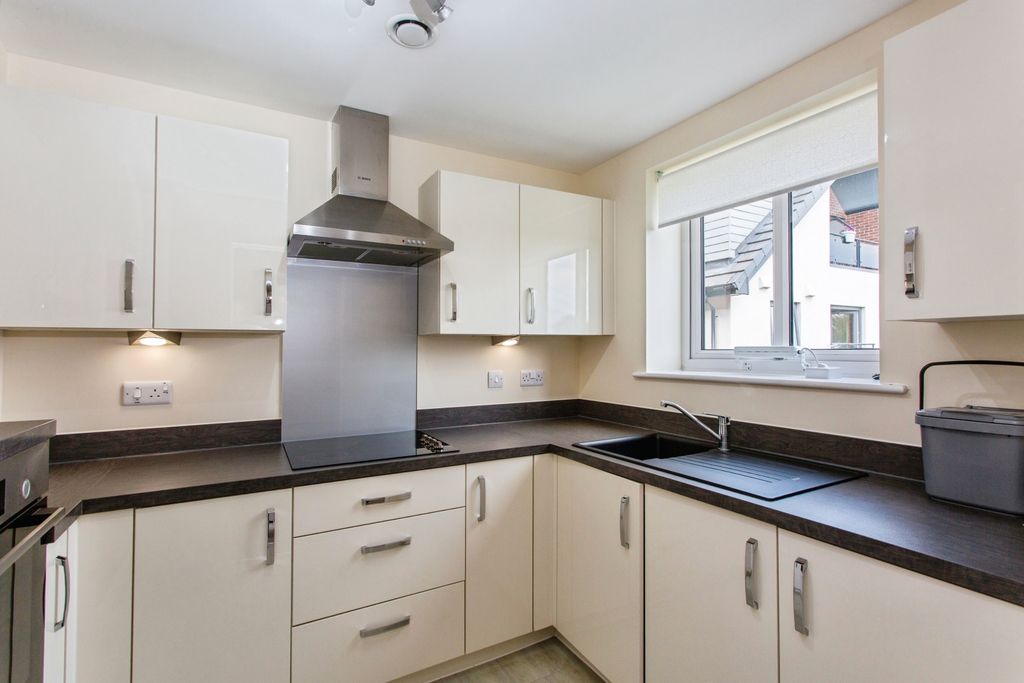 Additional image 9 of 2 bed flat for saleBurlington Gardens, Leyland PR25