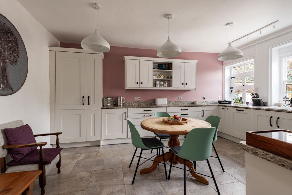 Property photo 2 of 22