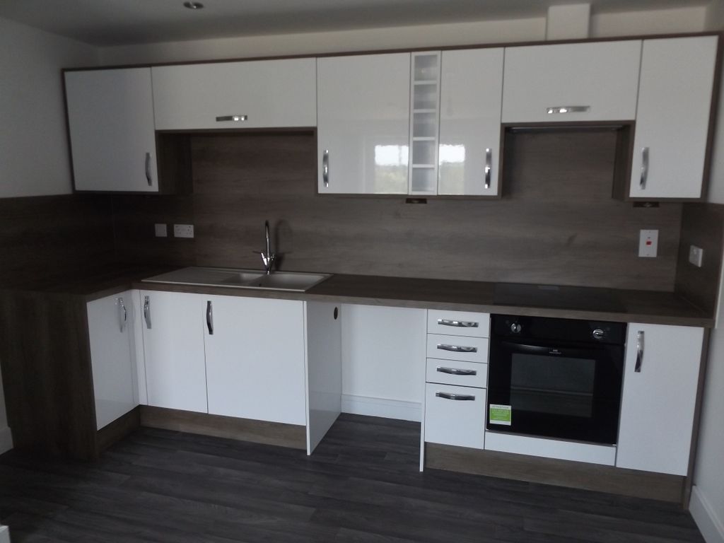 Property photo 3 of 14 Kitchen