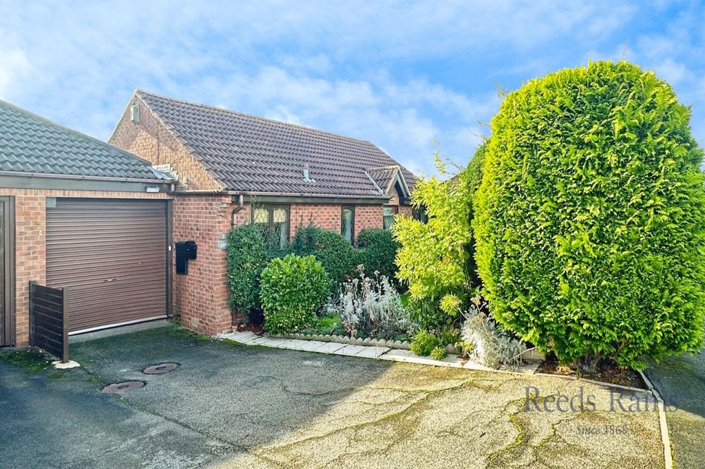 Property photo 1 of 11 Front