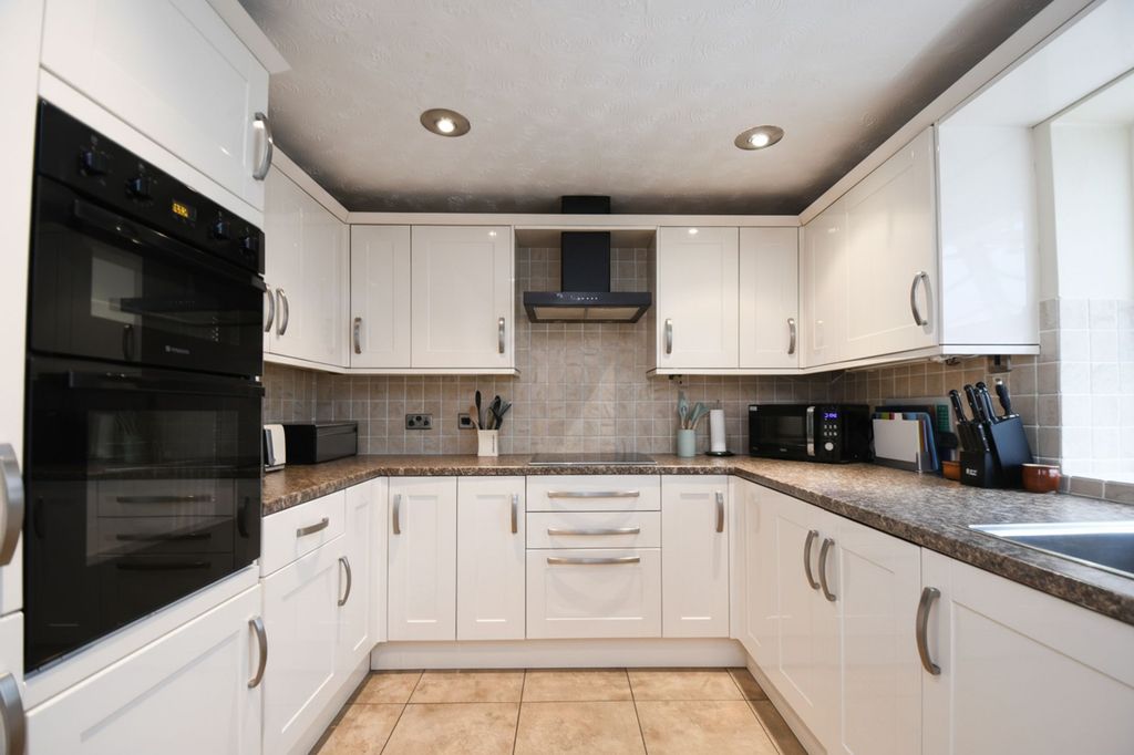 Property photo 3 of 23