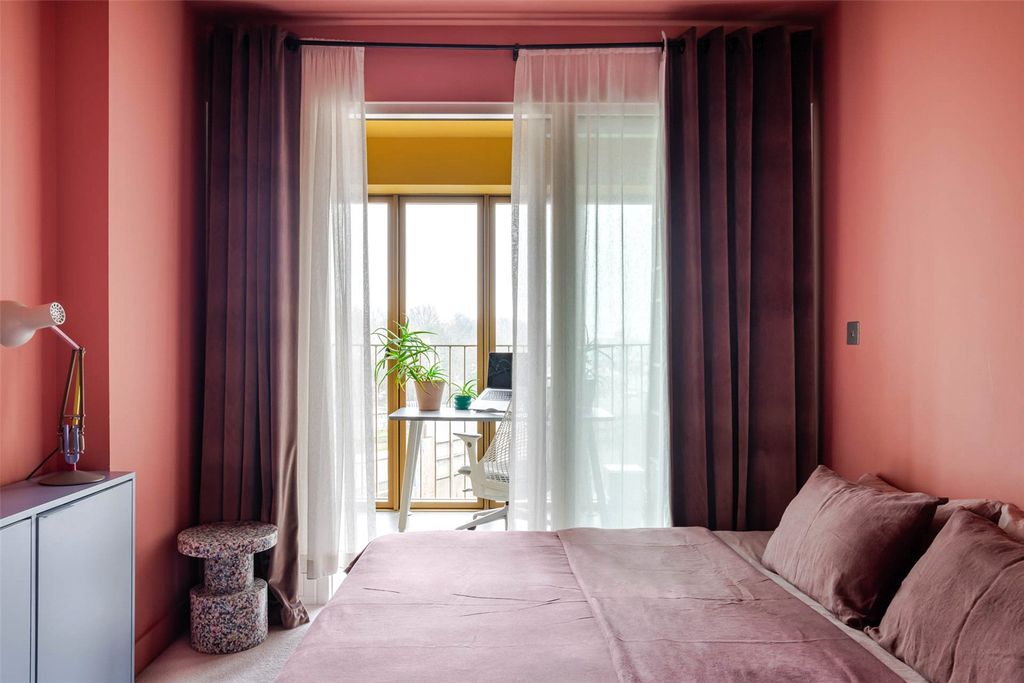 Property photo 2 of 28 Bedroom