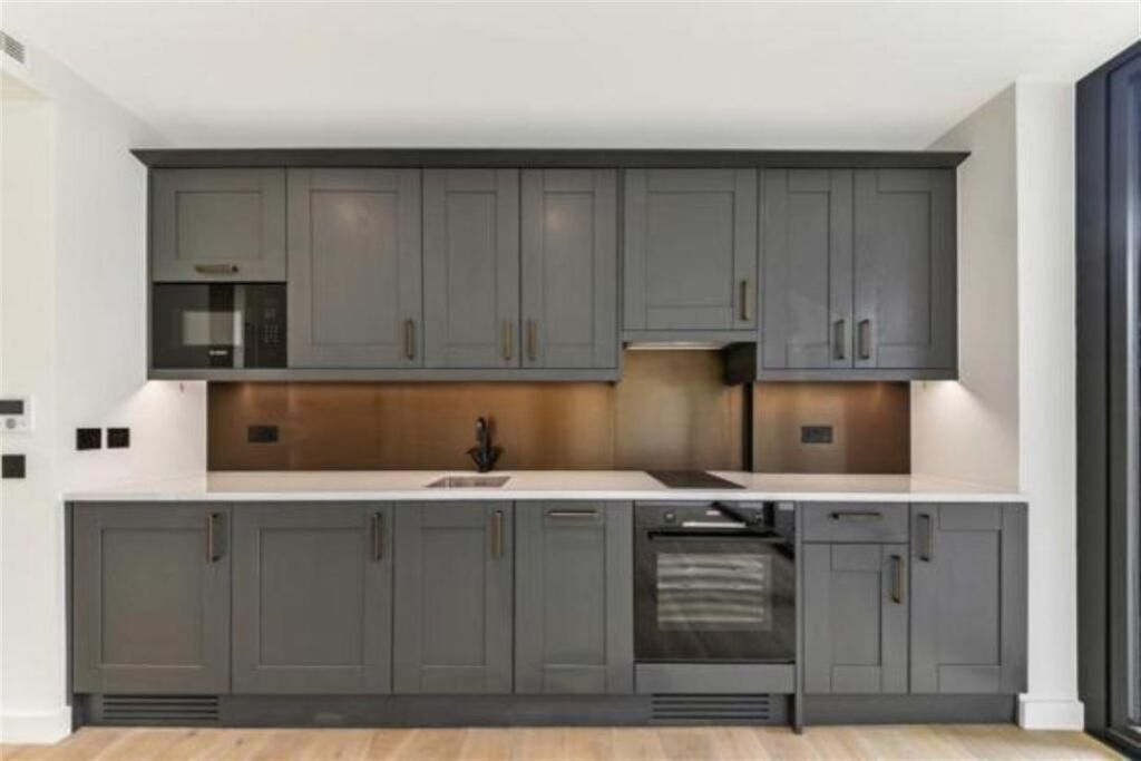 Property photo 3 of 19 Kitchen