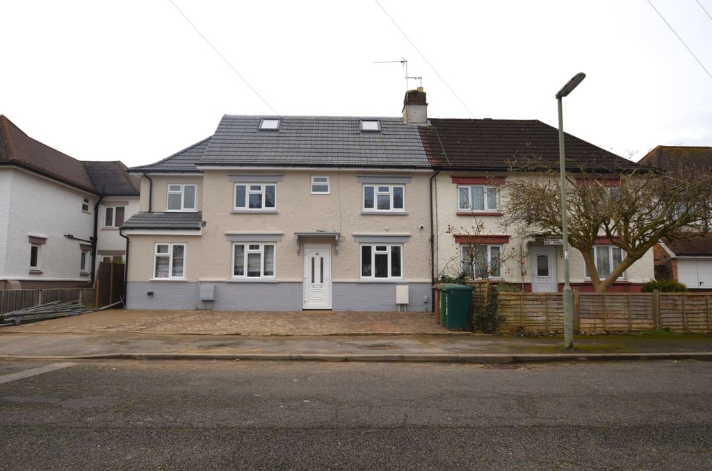 Property photo 1 of 5 75 Worple Front Shot (Use)