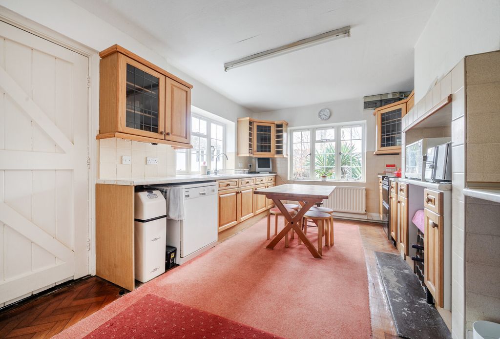 Property photo 3 of 20 Kitchen