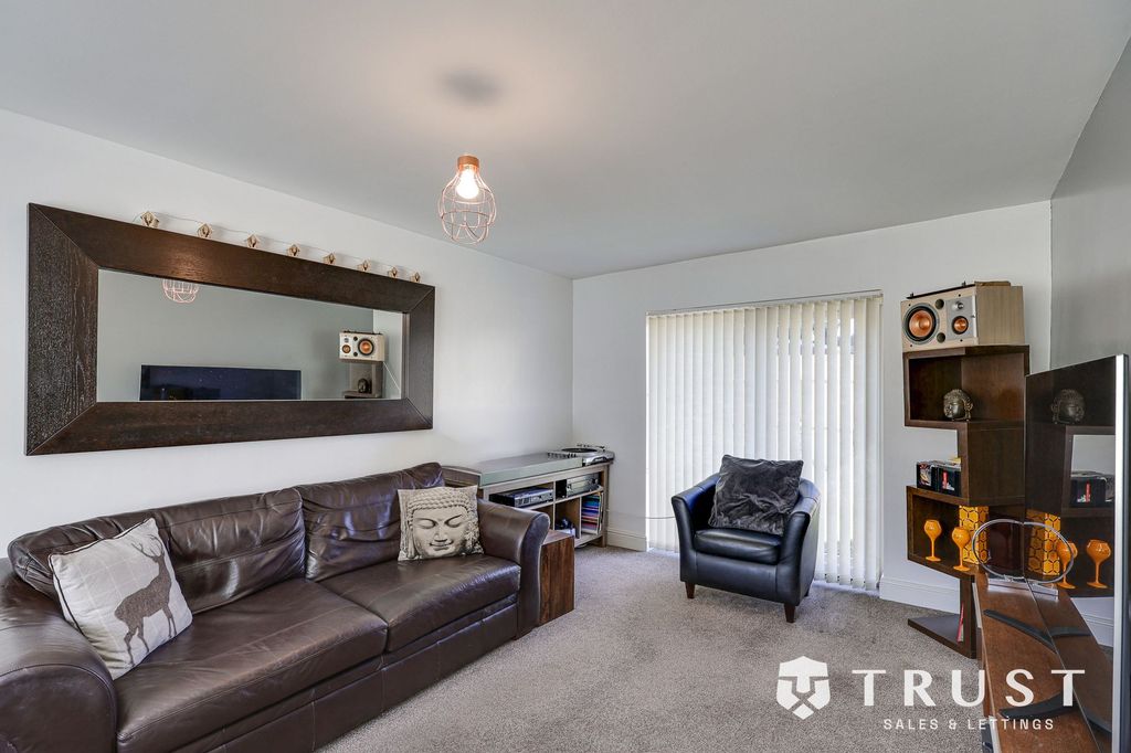 Property photo 3 of 35