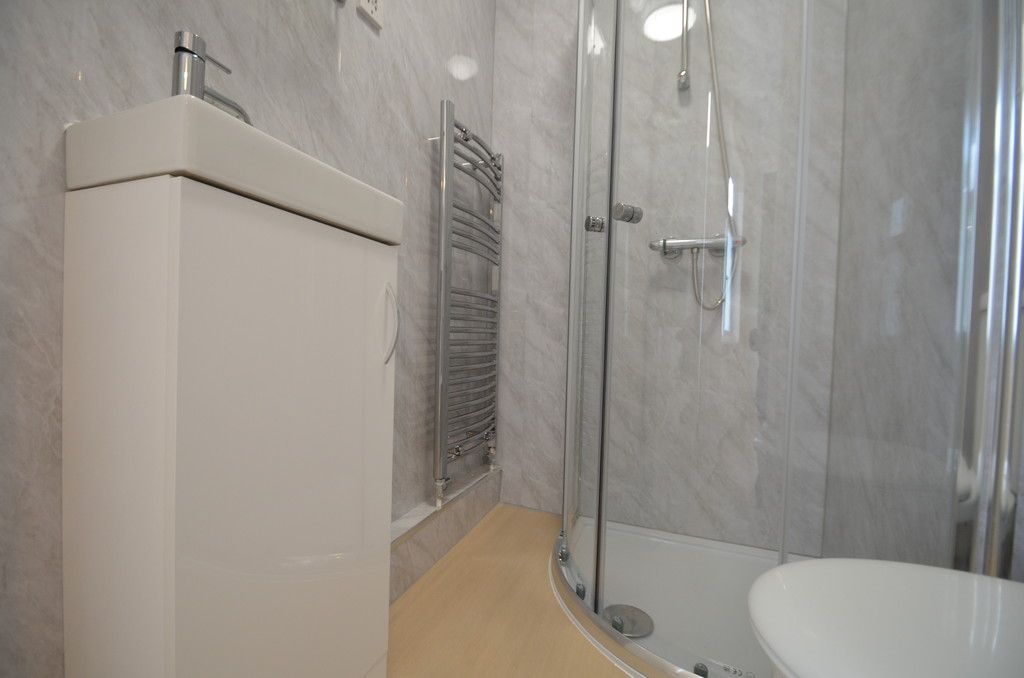 Property photo 2 of 4 Long Lane Room 2 Bathroom