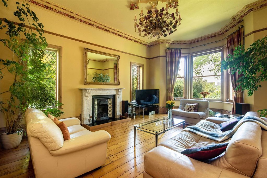 Property photo 2 of 23