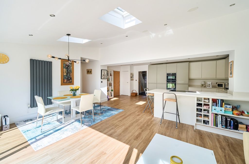 Property photo 3 of 28 1350159-18-68Bebffa811Fa