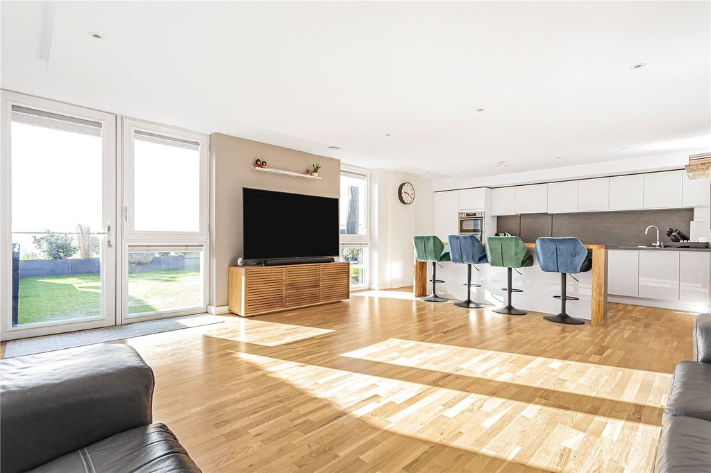 Property photo 3 of 11 Reception Space