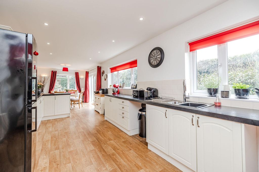 Property photo 3 of 38 Kitchen