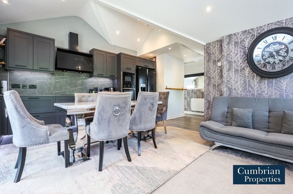 Property photo 1 of 27 Dining Kitchen