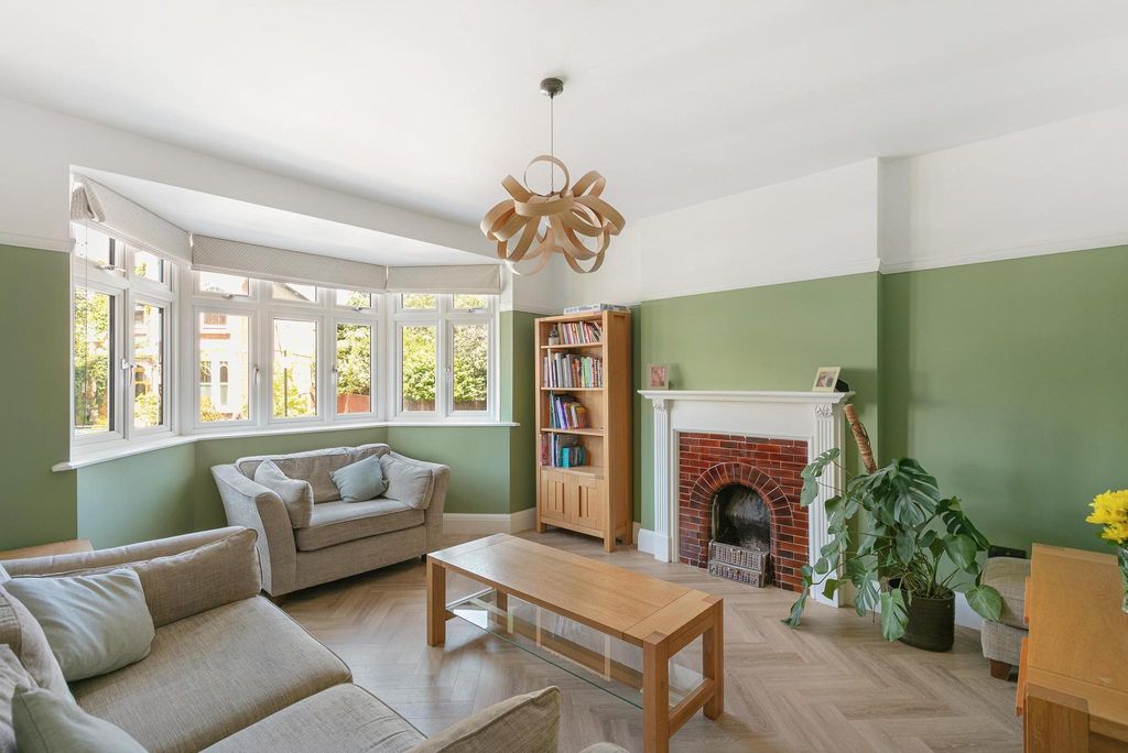 Property photo 2 of 18 Image