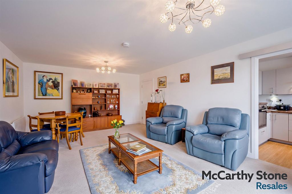 Property photo 3 of 20 8691326-Interior13-800.Jpg