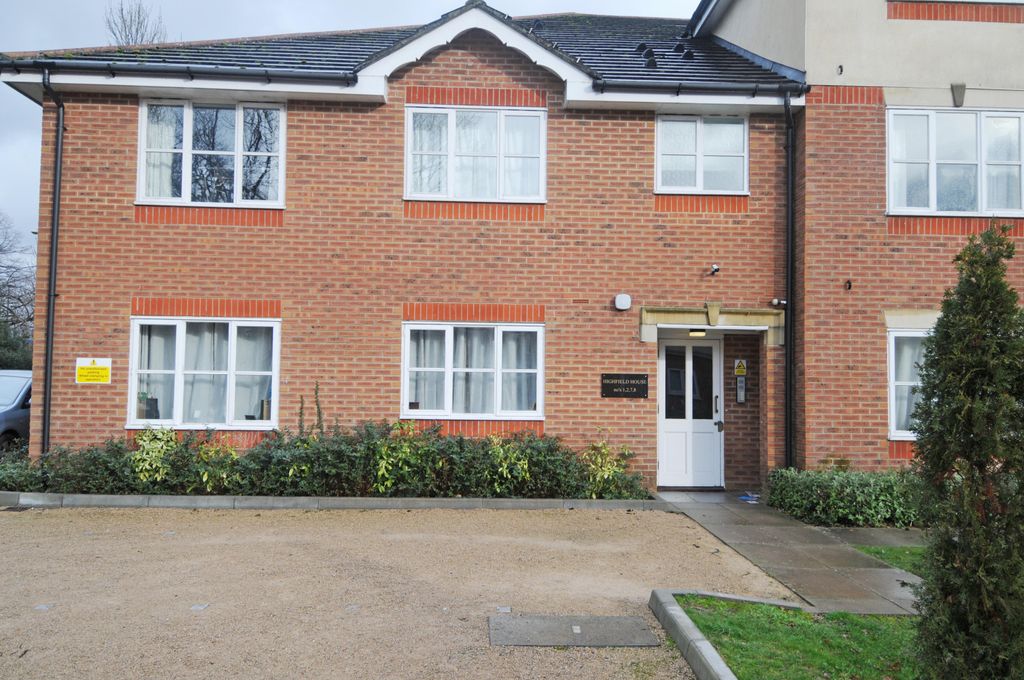 Property photo 1 of 6 Two Good Sized Bedrooms - En Suite To Master And Family Bathroom - Parking And Secure Door Entry System - Ground Floor - Close To Leisure Centre And Transport Facilities