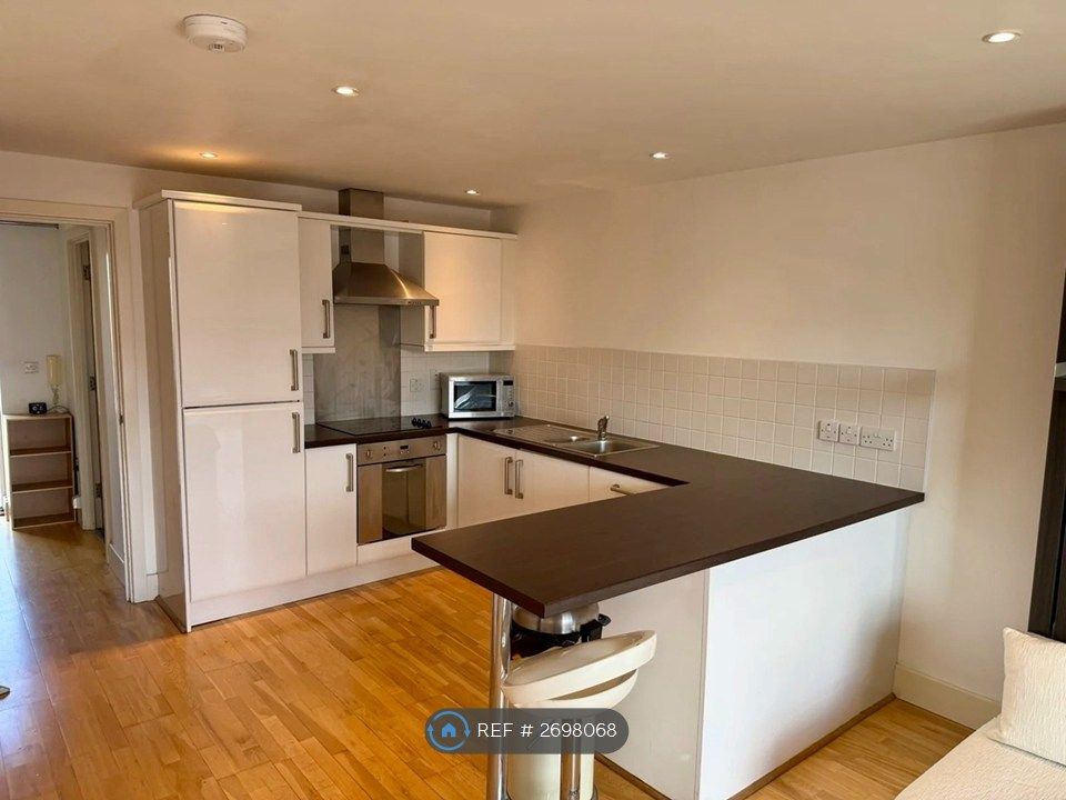 Property photo 3 of 12 Kitchen