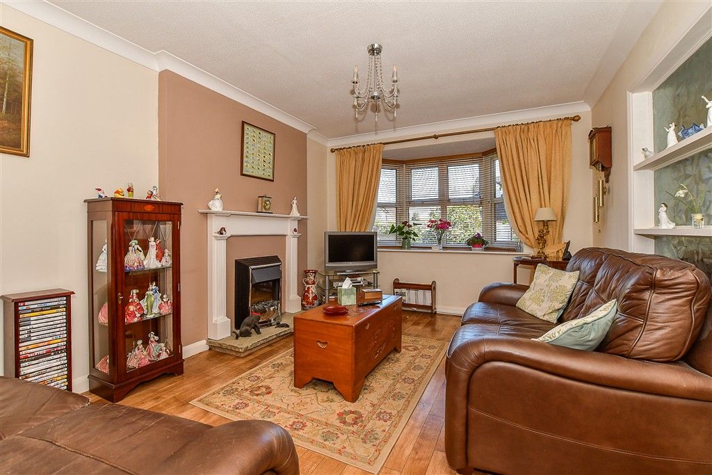 Property photo 3 of 12 Lounge