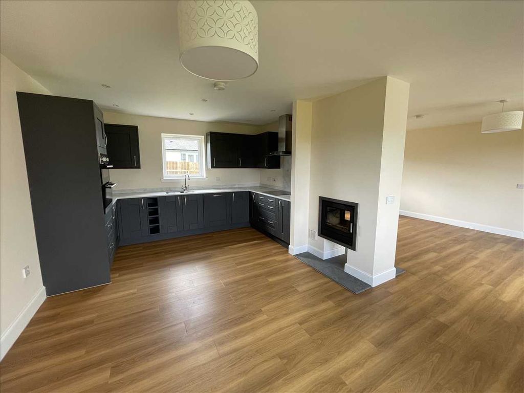 Property photo 3 of 7 Kitchen