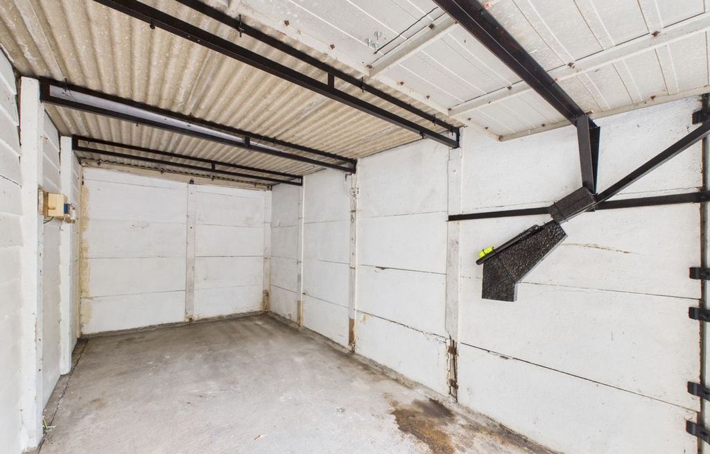 Property photo 1 of 3