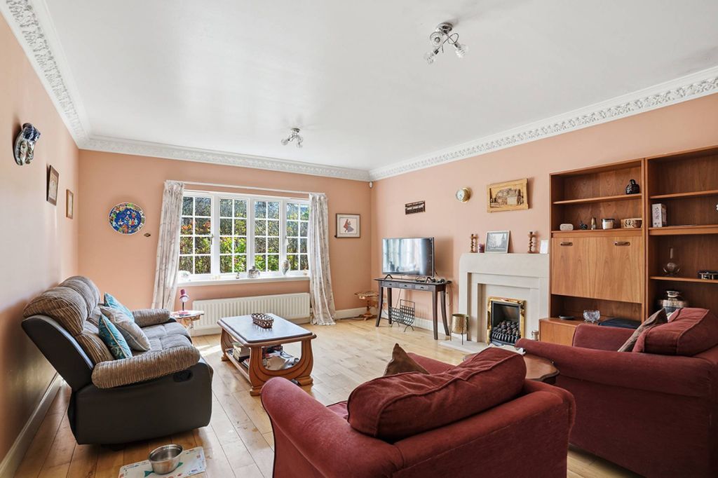 Property photo 2 of 30