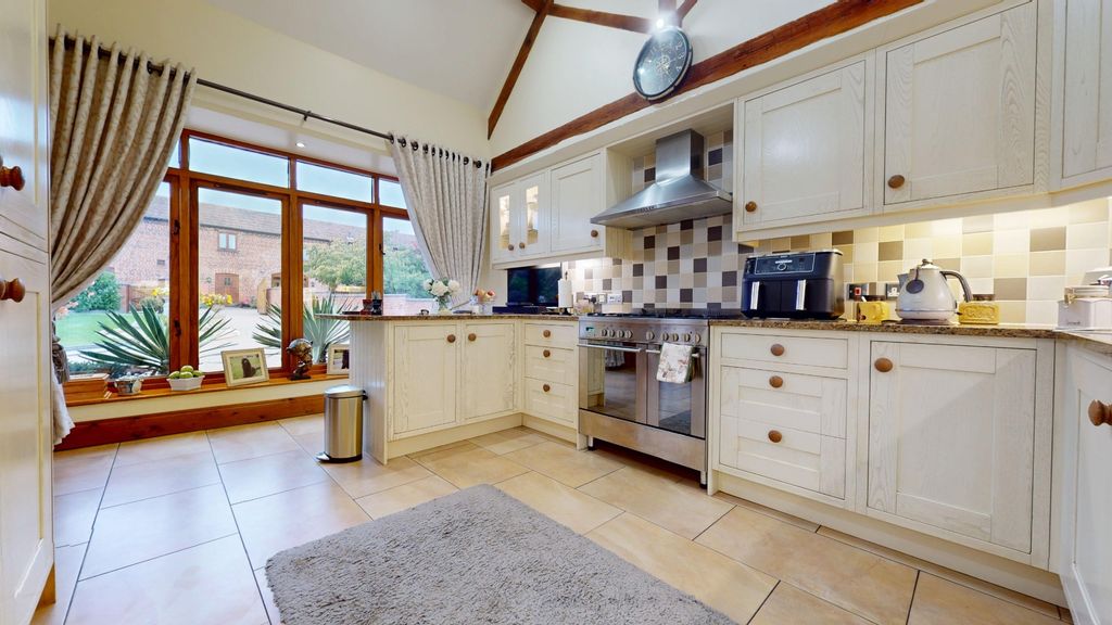 Property photo 3 of 38 4356552