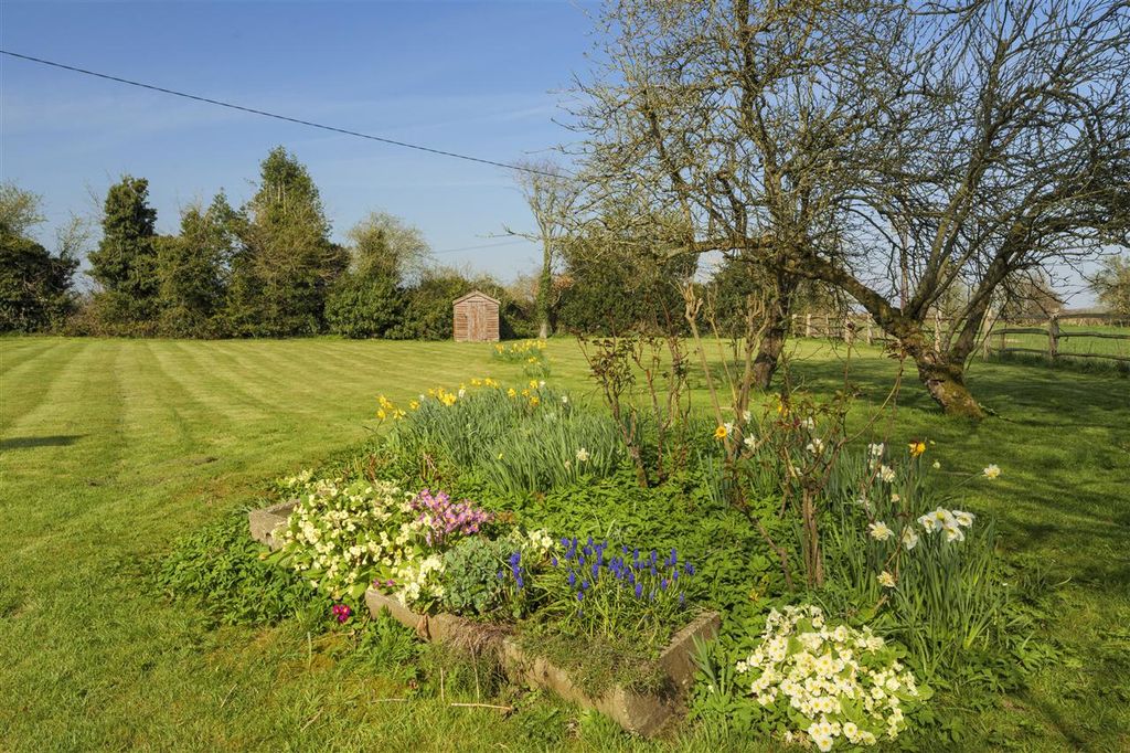 Property photo 2 of 33