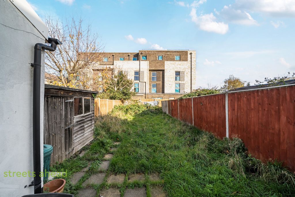 Property photo 3 of 17 A848637c-Edde-456...