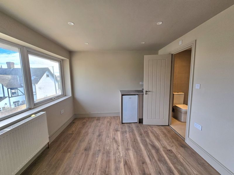 Property photo 1 of 11 Photo 11