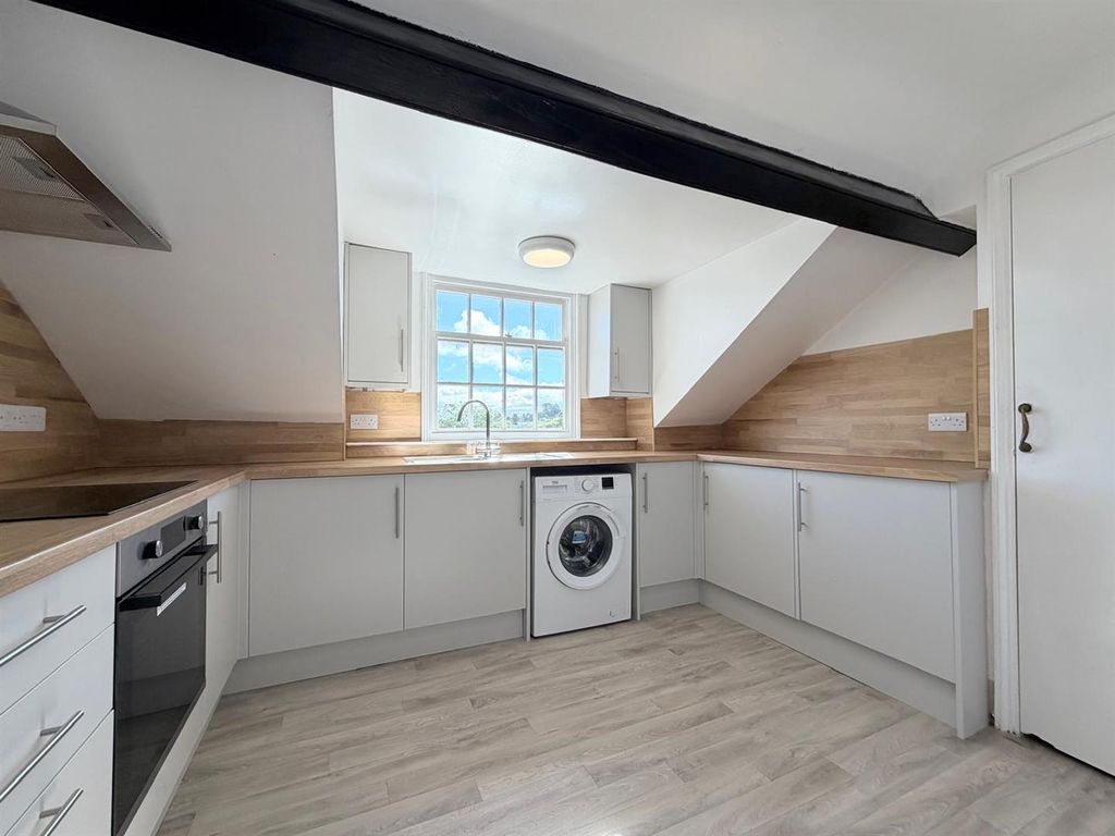 Property photo 3 of 7 Kitchen
