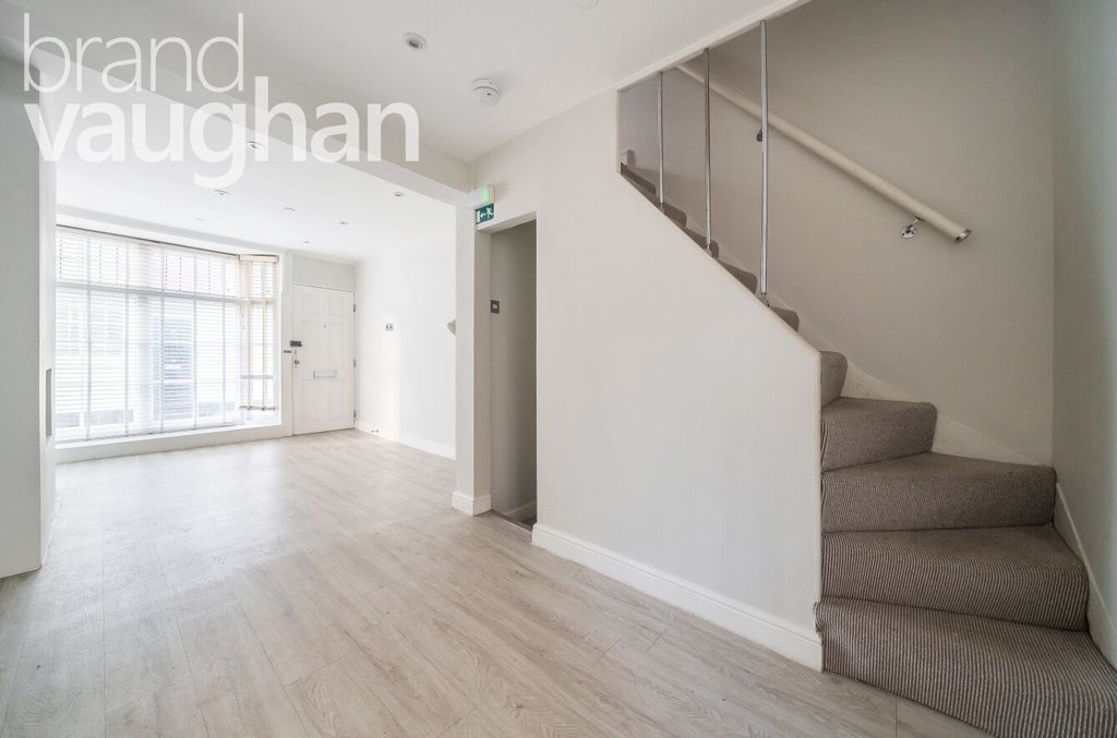 Property photo 3 of 12 Picture No. 01