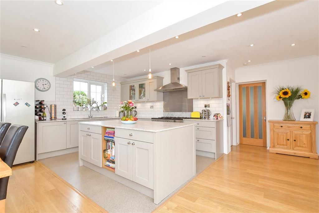 Property photo 3 of 16 Kitchen