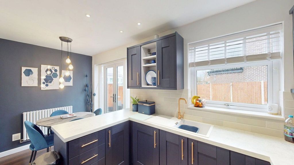 Property photo 3 of 12 Kitchen