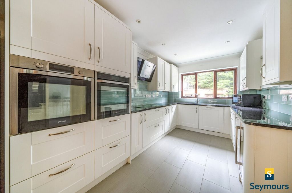 Property photo 3 of 15 Kitchen
