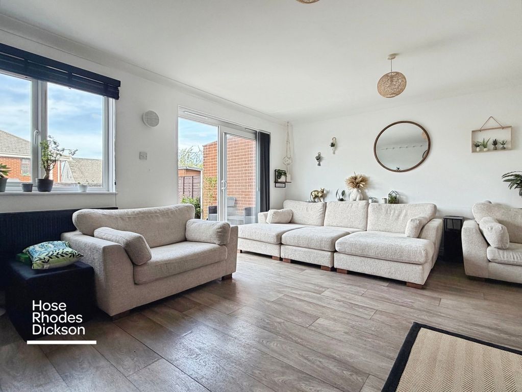 Property photo 3 of 11 Pbox-Img.Jpg