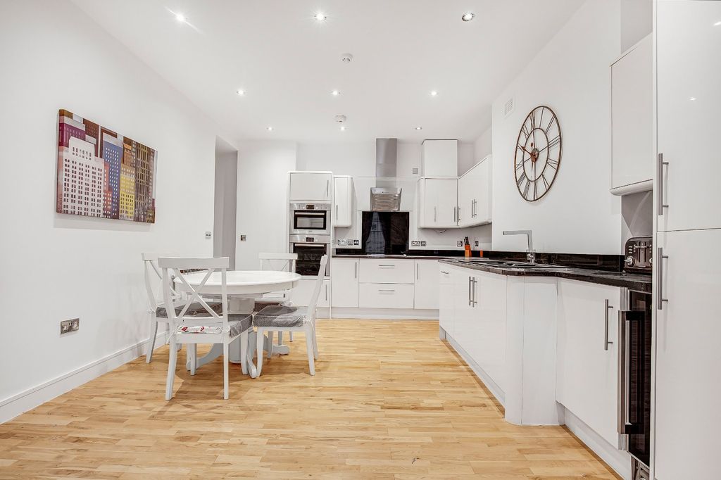 Property photo 3 of 13 Picture No. 12