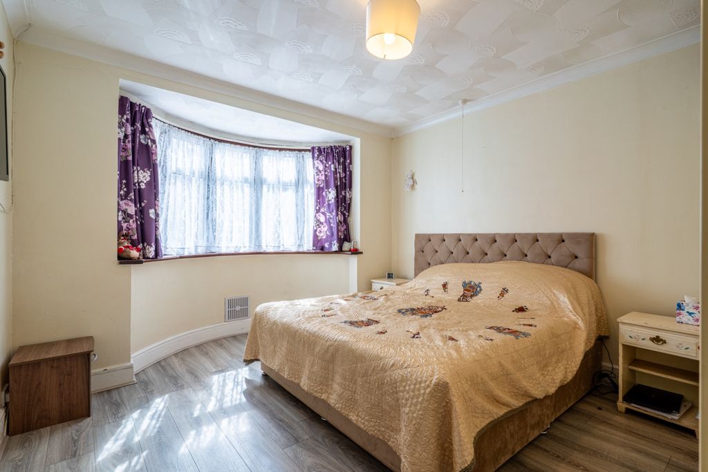 Property photo 2 of 22 5524633
