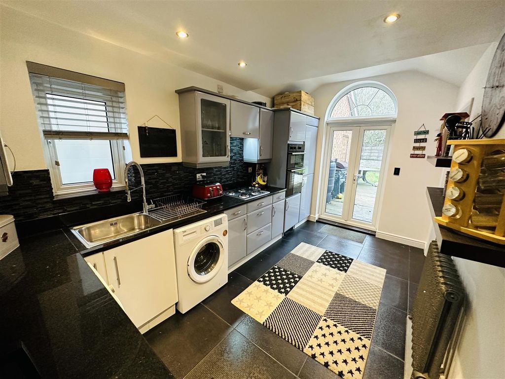 Property photo 2 of 21 Kitchen