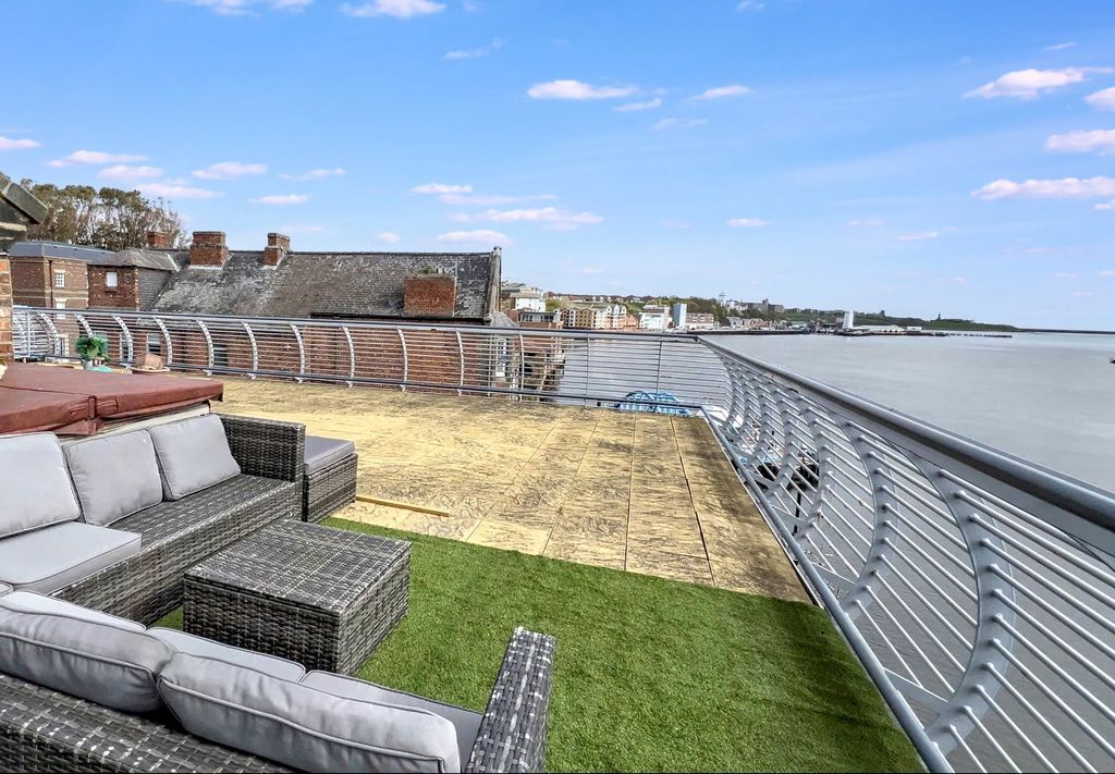 Property photo 1 of 32