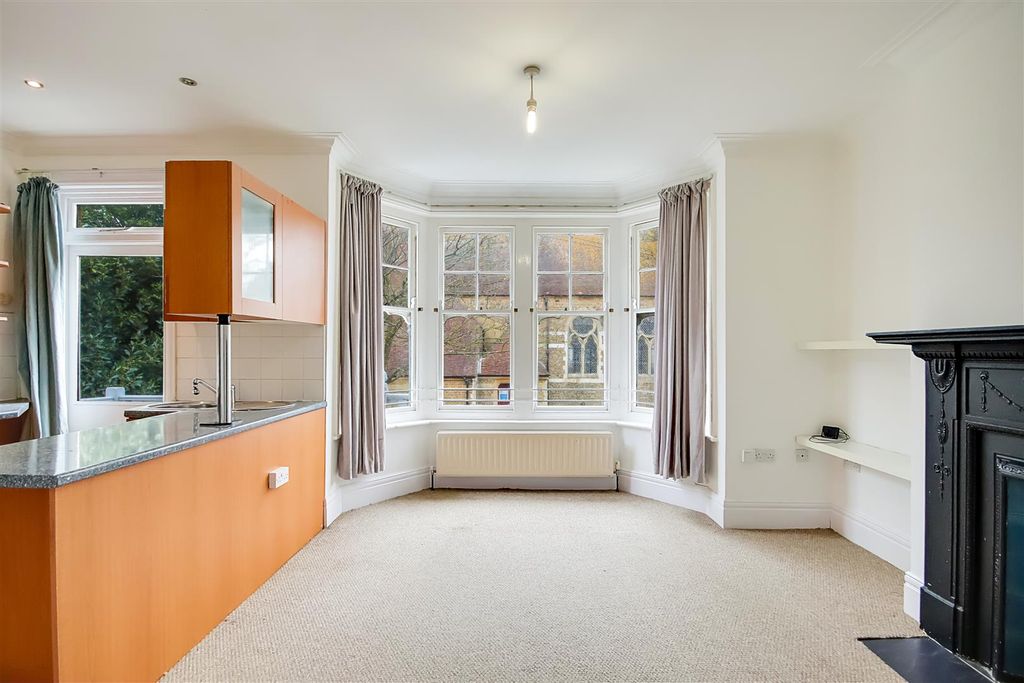 Property photo 3 of 10 Lounge/Diner