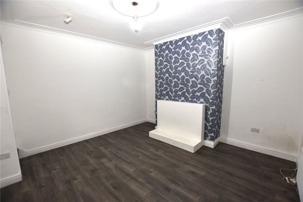 Property photo 2 of 11 Picture No. 15