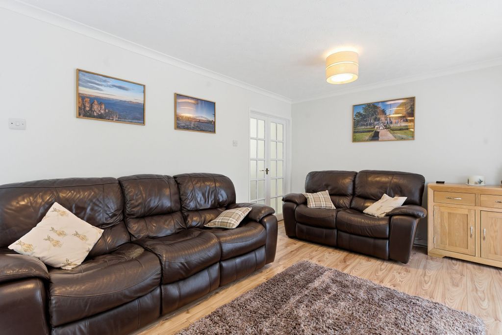 Property photo 3 of 32