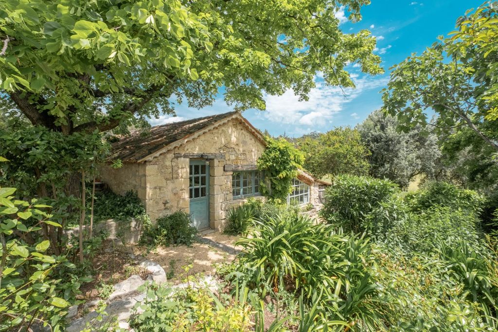 Property photo 2 of 28