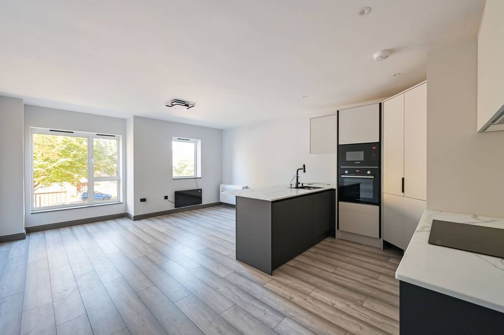 Property photo 2 of 21