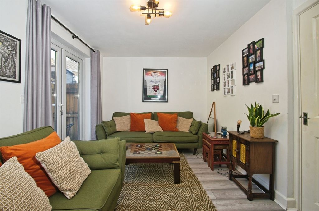 Property photo 3 of 17