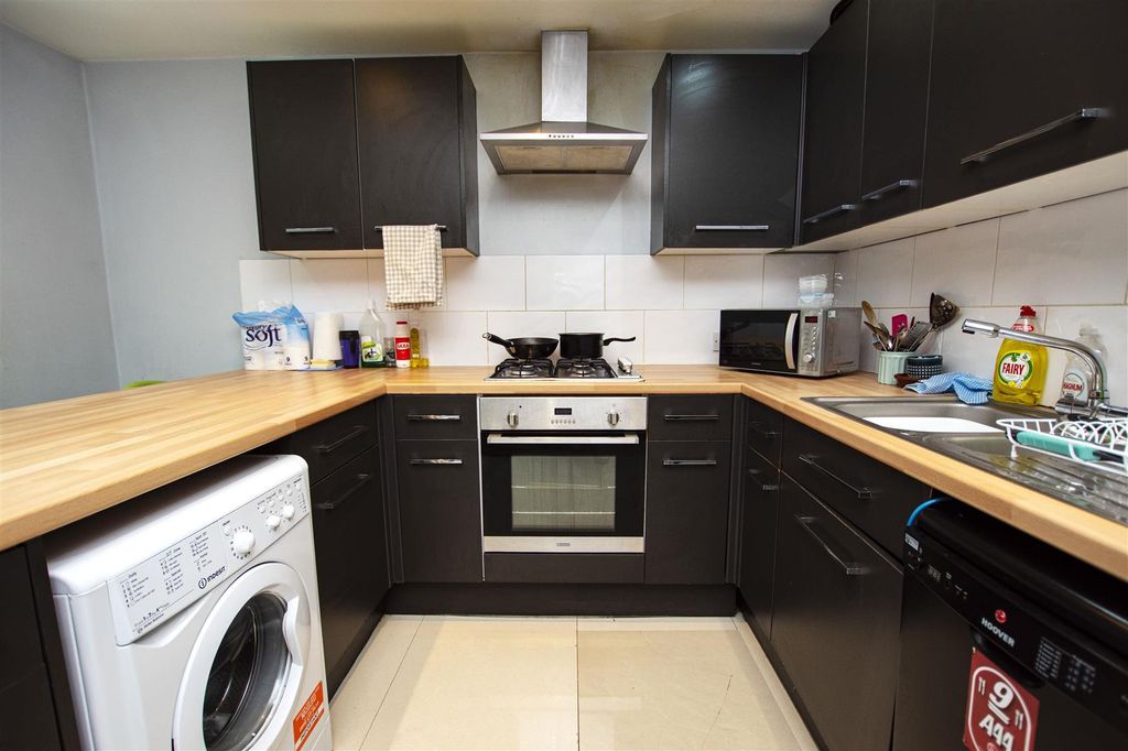 Property photo 2 of 14 Approach