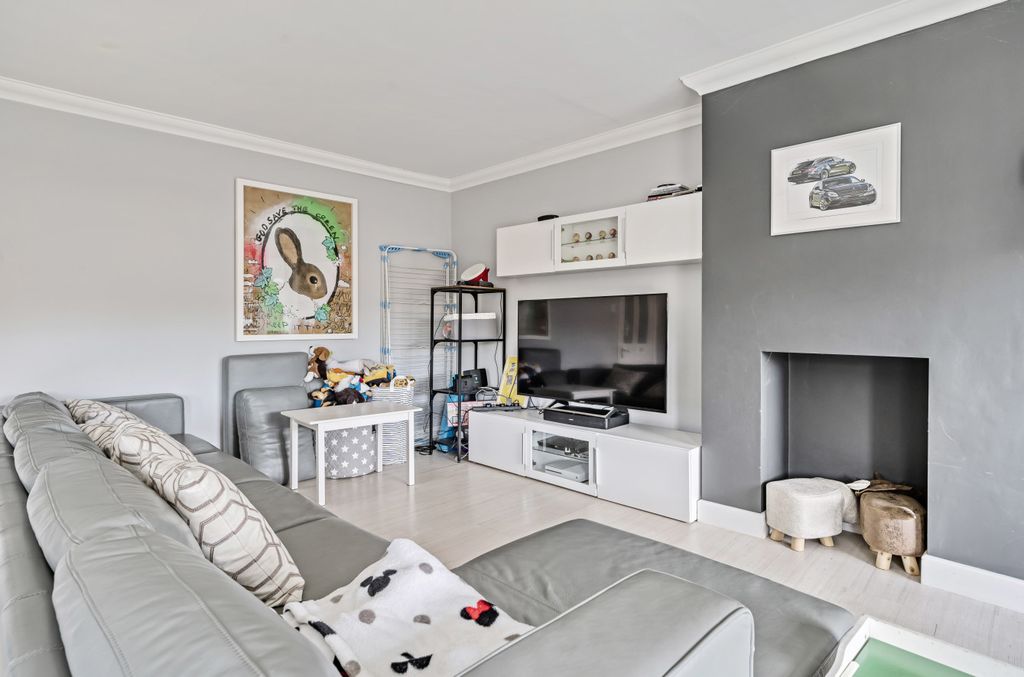Additional image 9 of 4 bed detached house for saleCatena Rise, Lightwater, Surrey GU18