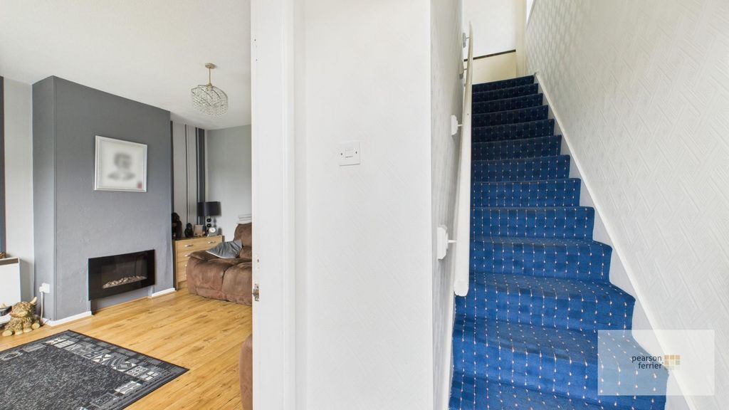 Property photo 2 of 11 Entrance