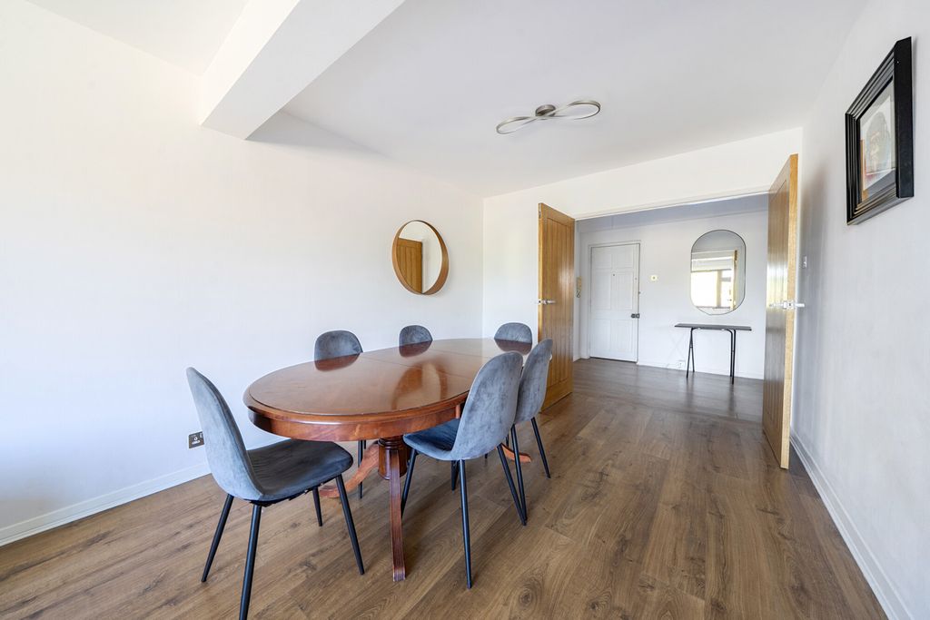 Property photo 3 of 20 1452853-9-69Eb636...